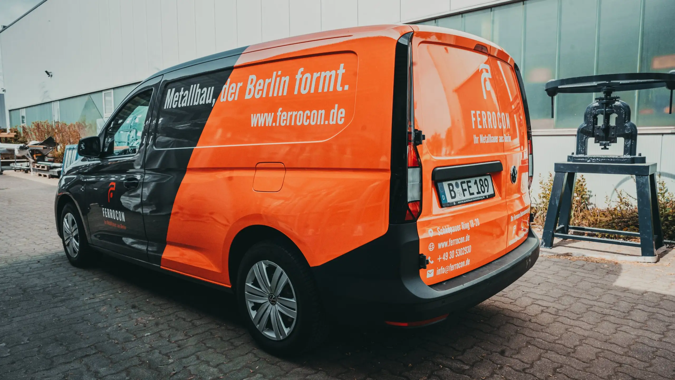 Ferrocon Fahrzeugdesign, das sich auf der Website fortsetzt