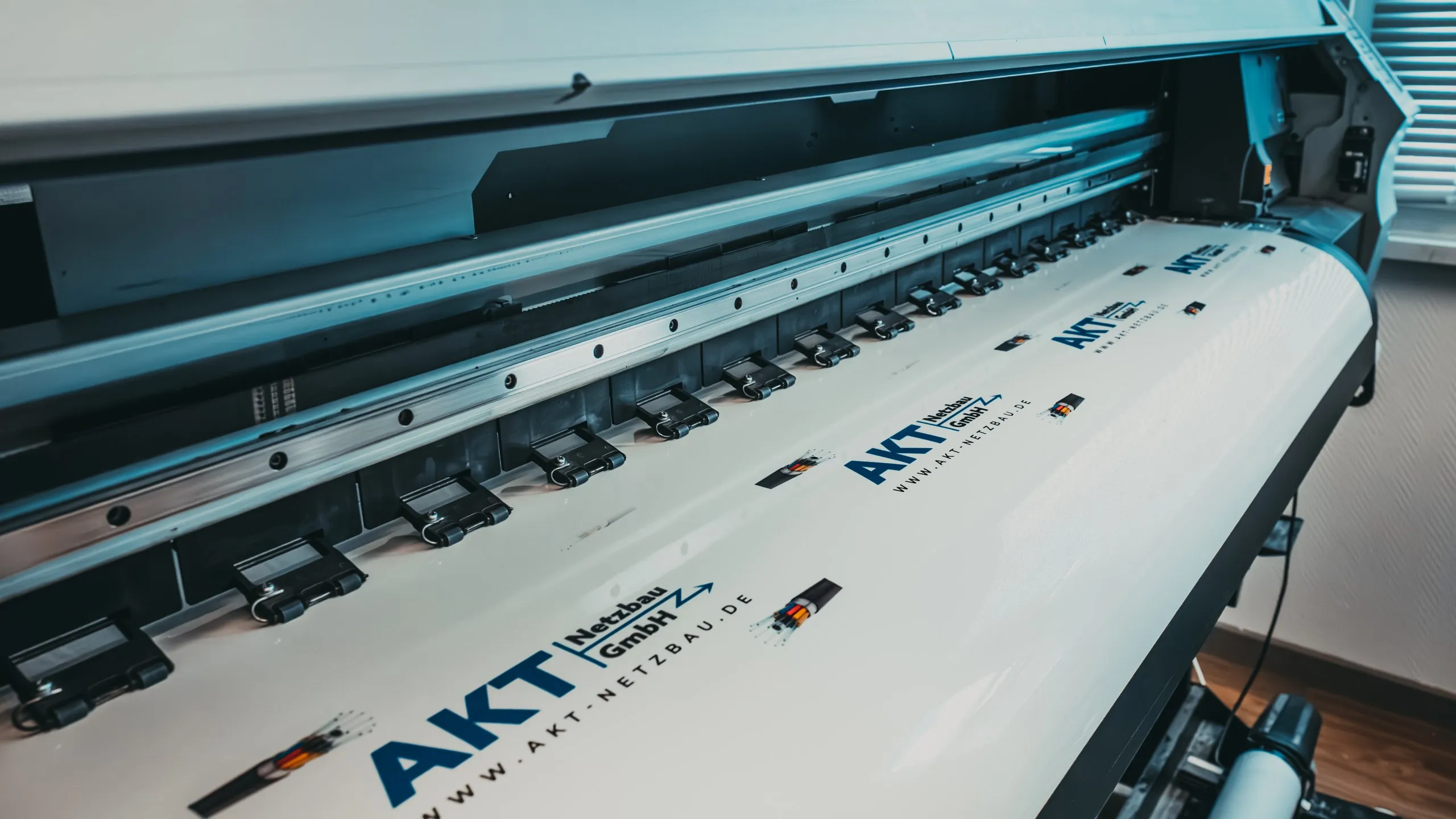 Großformatdrucker in der PegasusPrint-Produktion